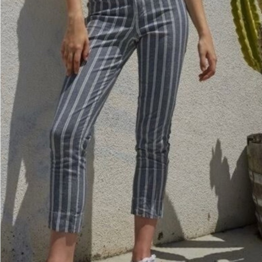 Brandy Melville Gray Striped Cropped Pants